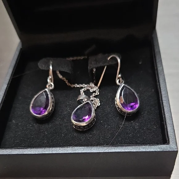 Coldwater Creek Purple and Silver Teardrop Earrings - New In The Box - Picture 3 of 4